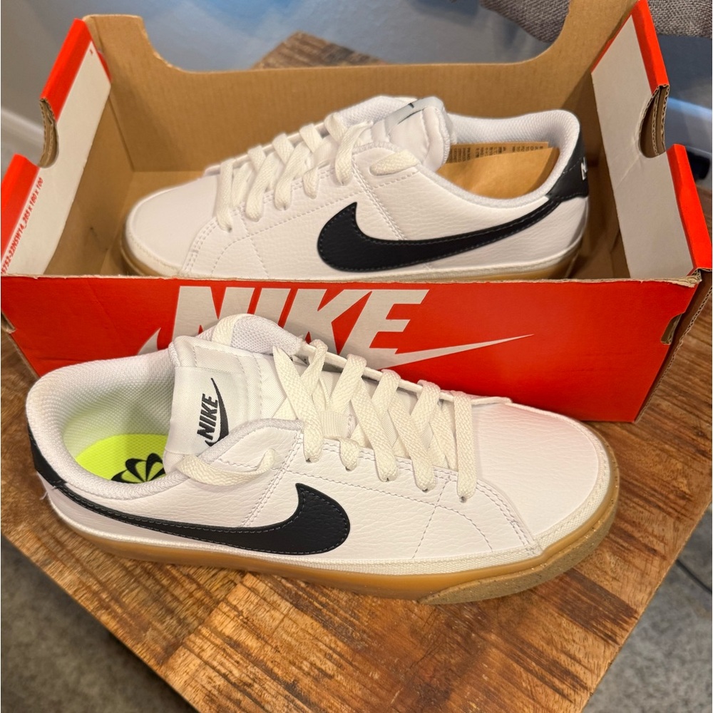 WOMEN'S NIKE COURT LEGACY NEXT NATURE SUSTAINABLE SNEAKERS - Size 6.5